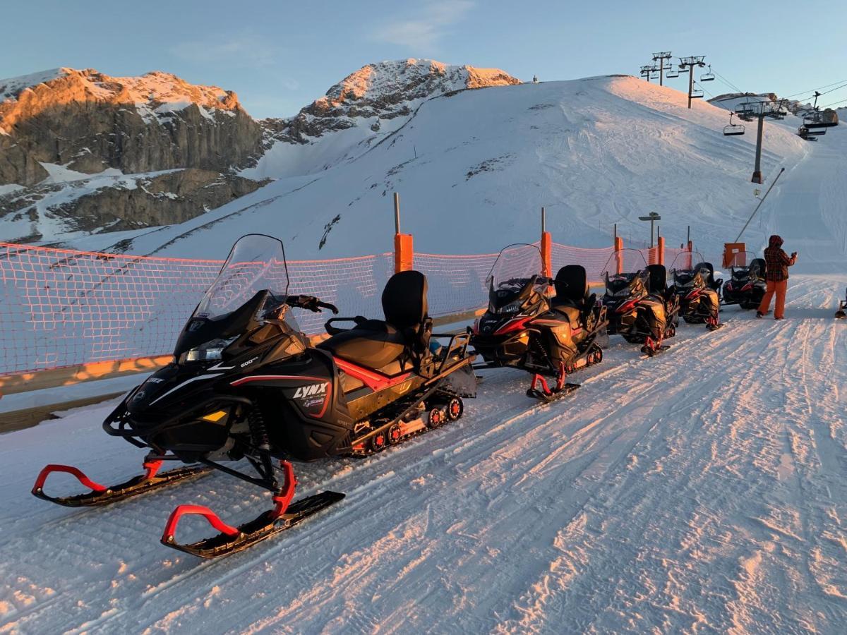 Eden sur les pistes avec vue panoramique sur la vallée La Joue du Loup Exterior foto