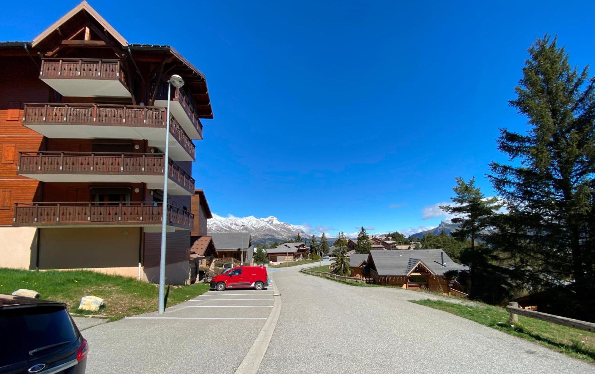 Eden sur les pistes avec vue panoramique sur la vallée La Joue du Loup Exterior foto