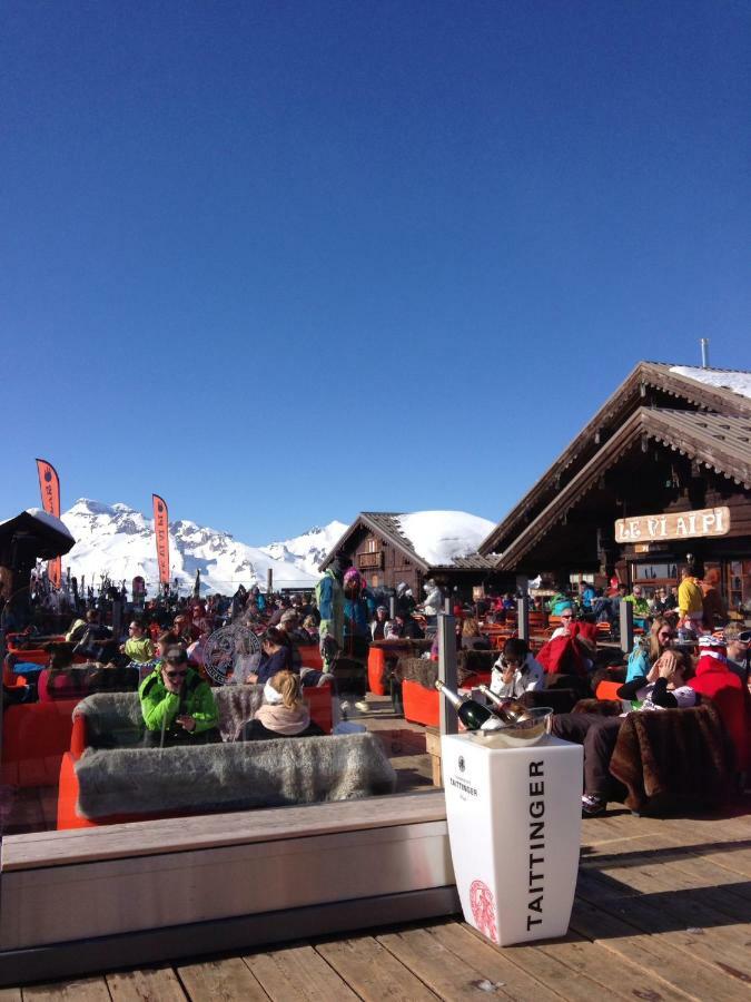 Eden sur les pistes avec vue panoramique sur la vallée La Joue du Loup Exterior foto