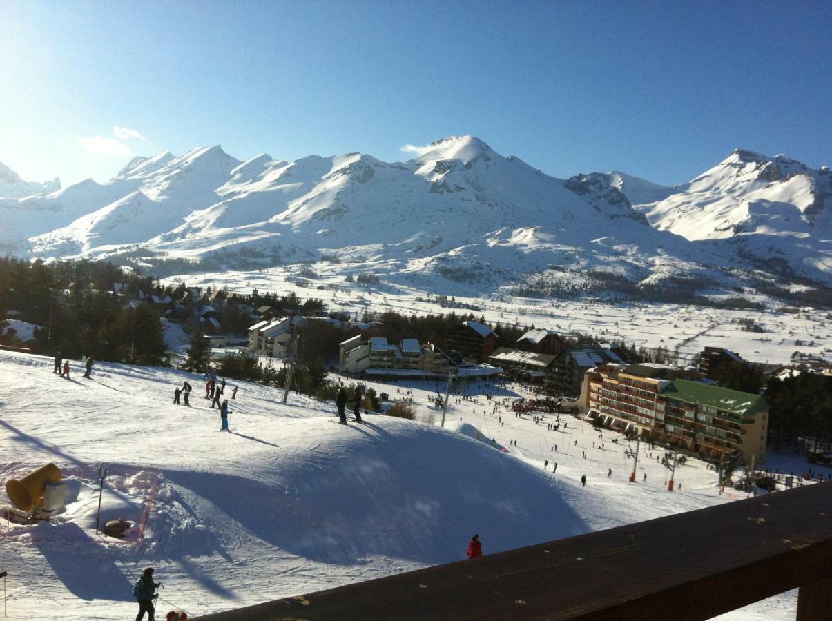 Eden sur les pistes avec vue panoramique sur la vallée La Joue du Loup Exterior foto