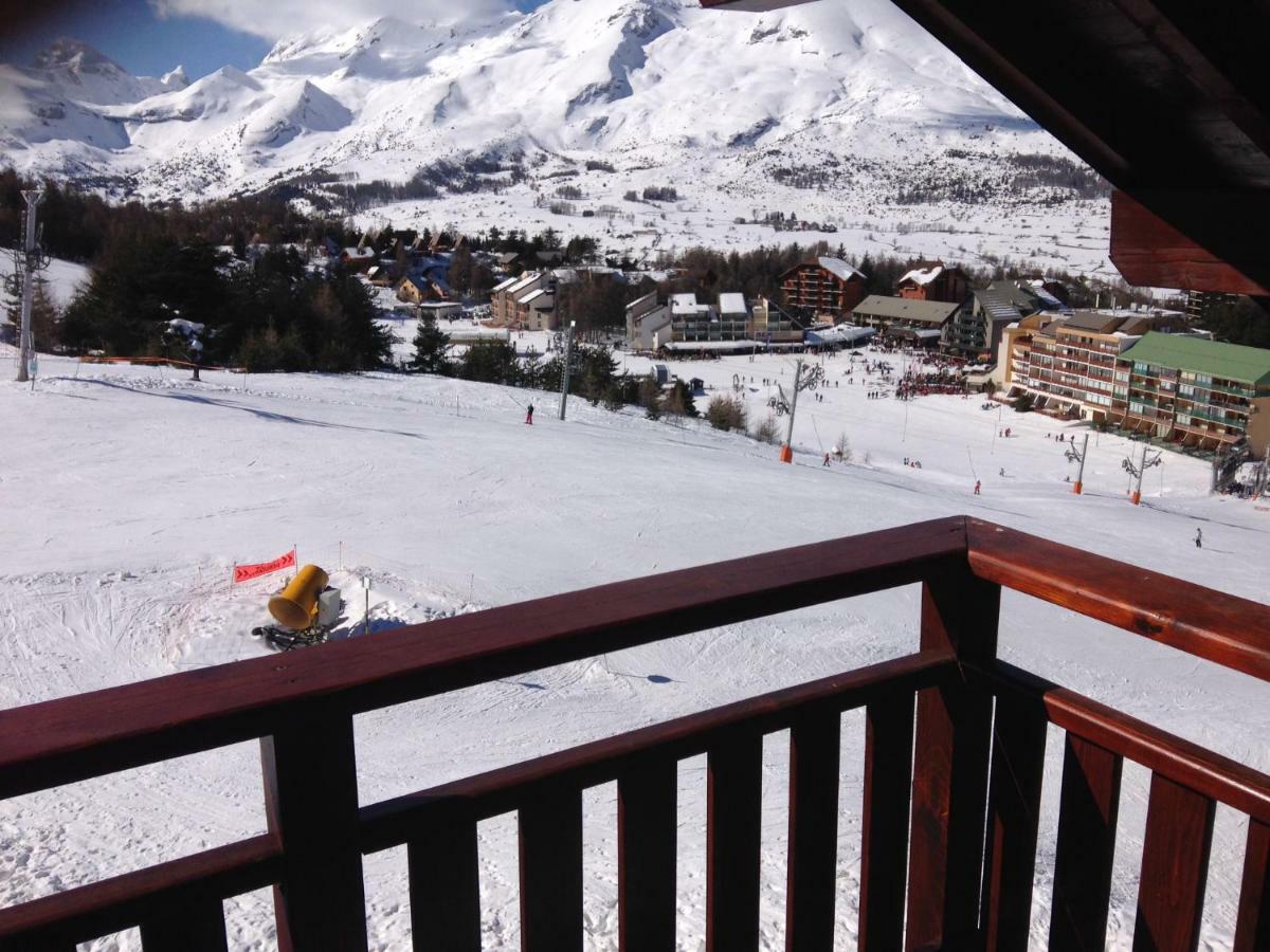 Eden sur les pistes avec vue panoramique sur la vallée La Joue du Loup Exterior foto